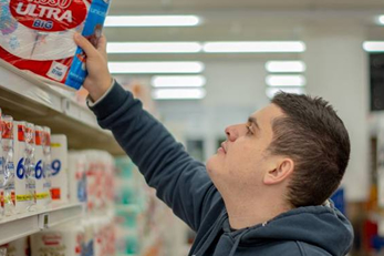 ROMA: DANIELE, L’AUTISMO E LA SFIDA AL SUPERMERCATO